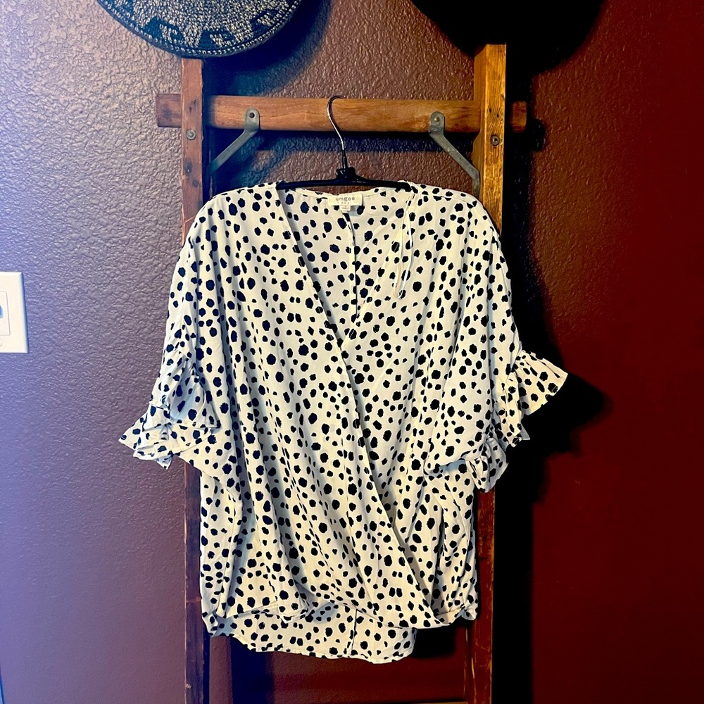 Beautiful loose black and white top